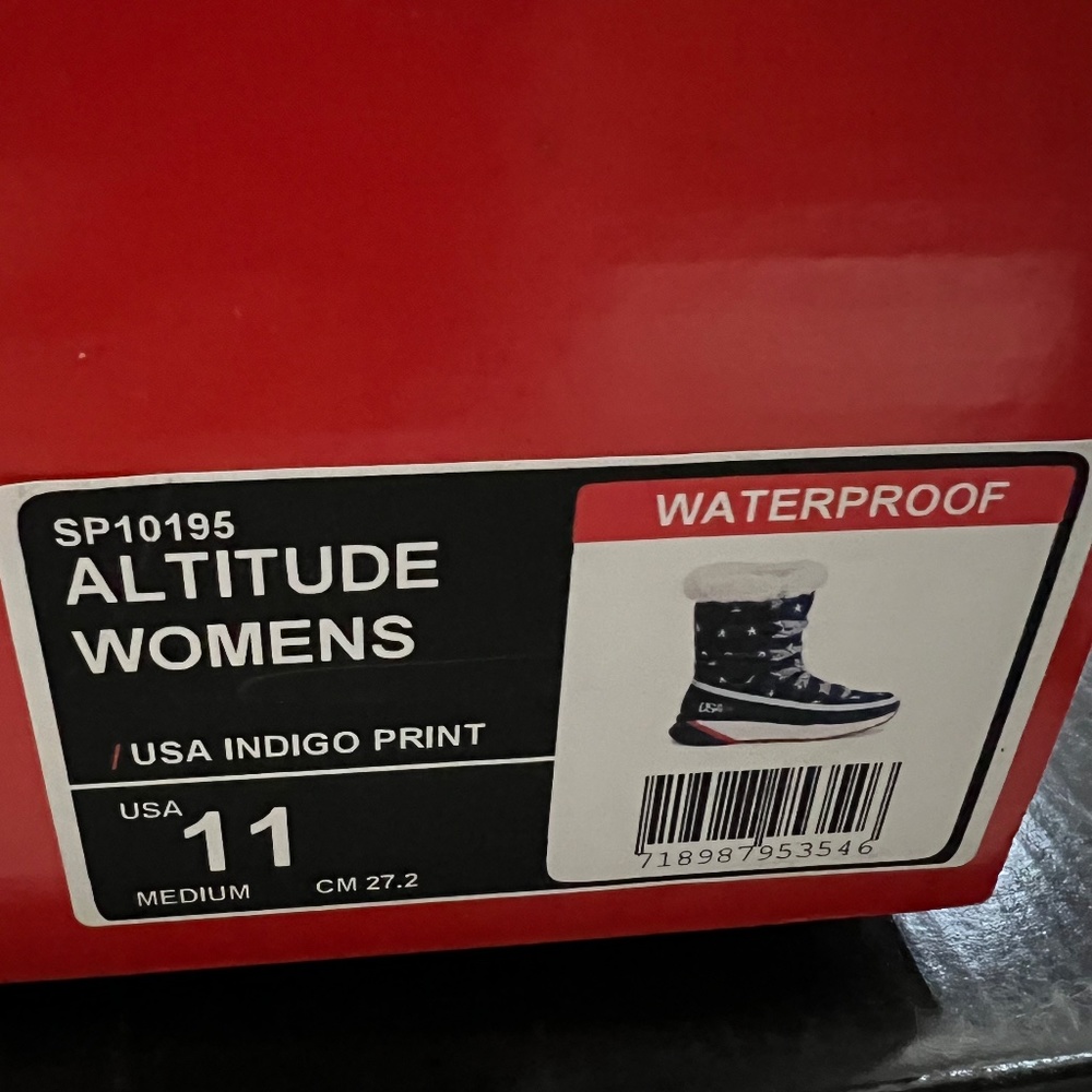 Spyder Altitude Women's USA Indigo Print snow boots, size 11.  NWT - Picture 3 of 7